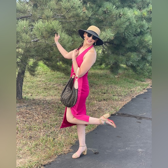 Meet your Posher, Julia - Picture 3 of 6